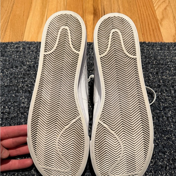 Nike Blazer Mid ‘77 Men’s Size 11. White on white sneakers. - Picture 6 of 8